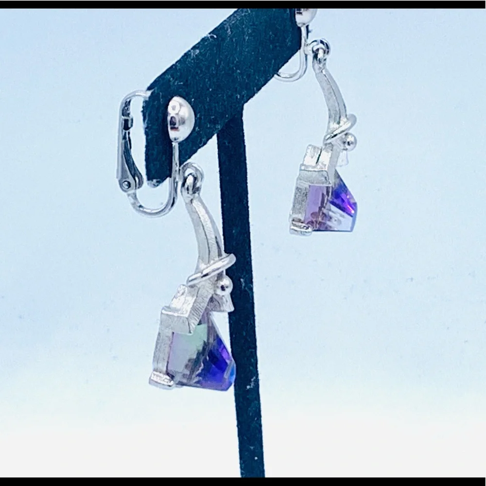 Sarah Coventry raised crystal prism 2 tone clip on dangles gorgeous!